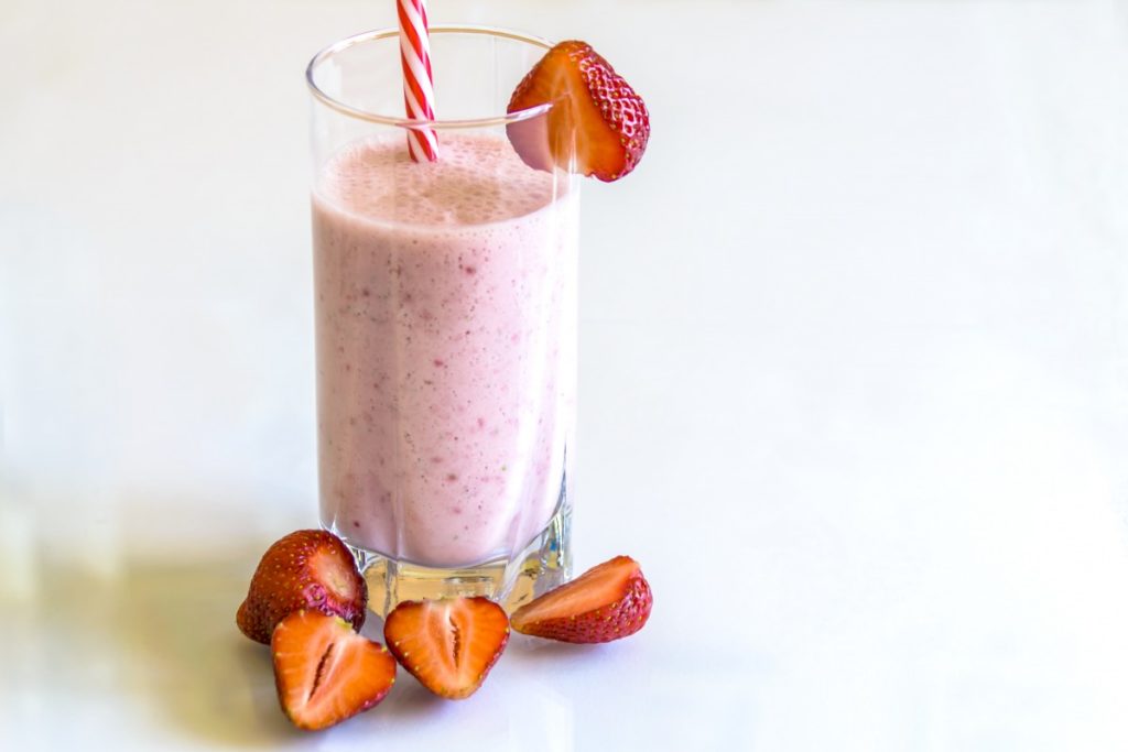 https://thesweetpotato.ca/wp-content/uploads/2018/05/drink_food_glass_milkshake_shake_smoothie_strawberries-957706-1024x683.jpg