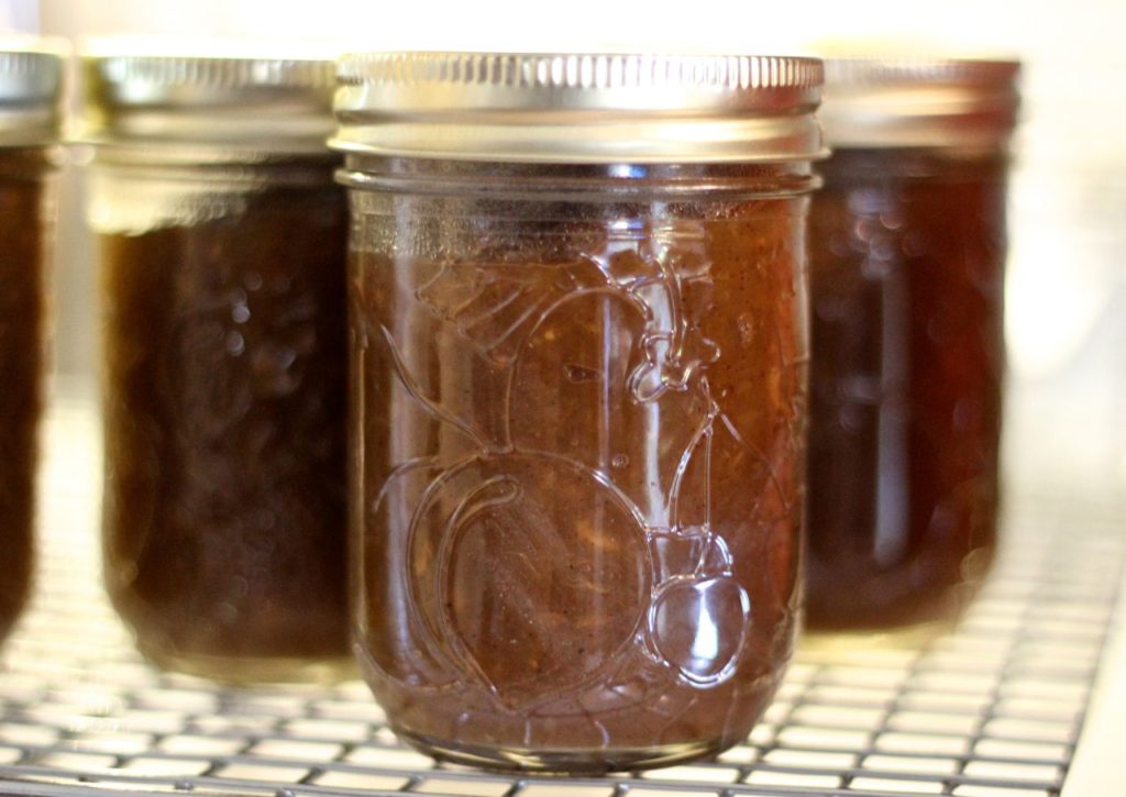 https://thesweetpotato.ca/wp-content/uploads/2018/10/Apple_butter_in_jars-1024x725.jpg