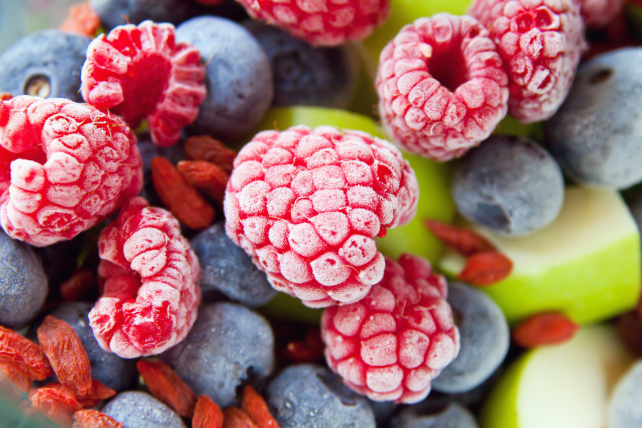https://thesweetpotato.ca/wp-content/uploads/2020/03/Frozen-Berries-by-Flickr-user-Vegan-Photo-flickr_dot_comphotos141397992@N02-1-1280x854.jpg