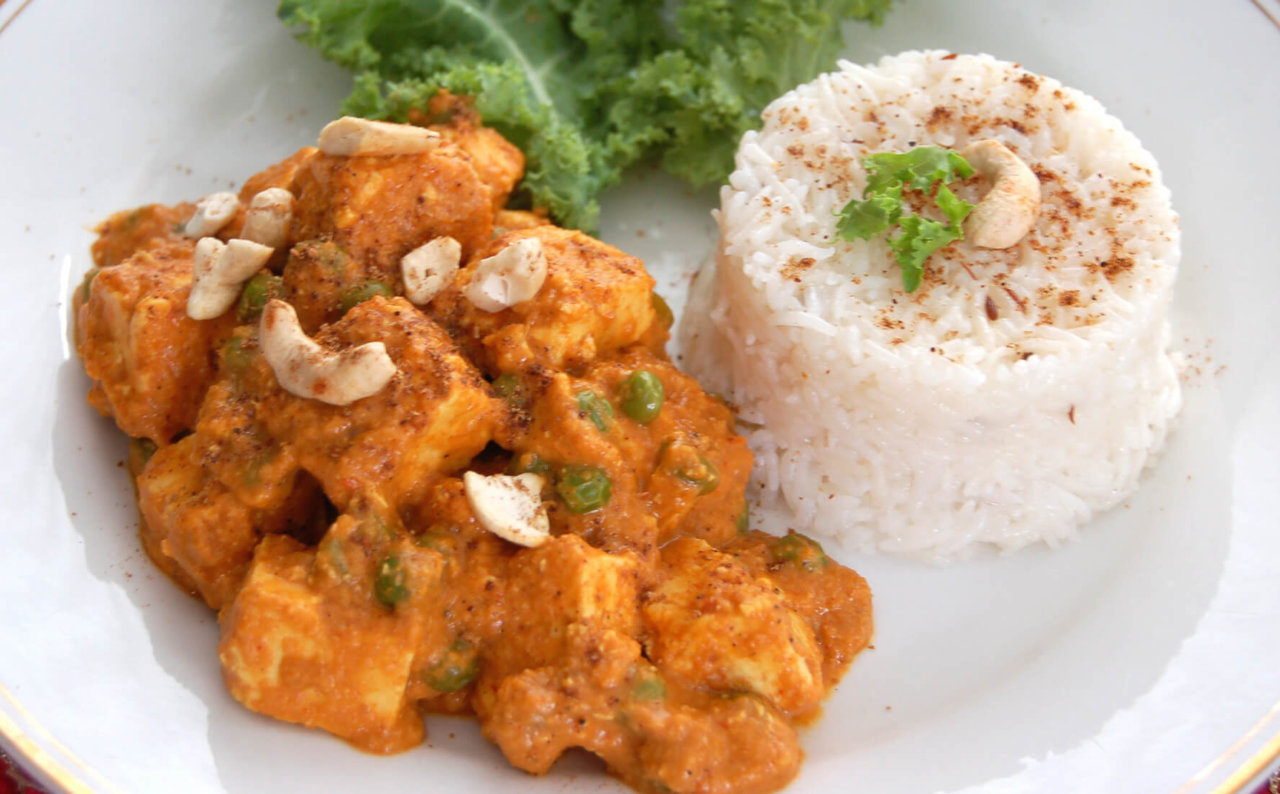 https://thesweetpotato.ca/wp-content/uploads/2020/11/CashewPaneerPeasCurry2-scaled-e1605885073154-1280x794.jpg